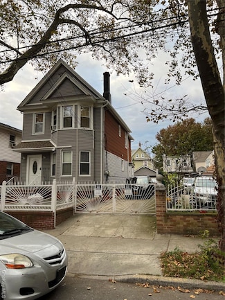 10423 90th Ave, Richmond Hill, NY 11418