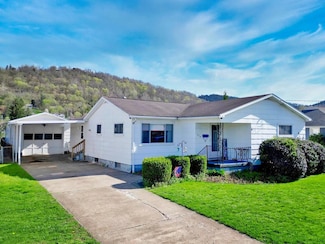 216 N 2nd Ave, Paden City, WV 26159