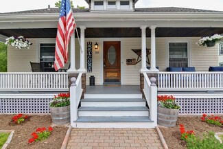 20 Pleasant St, West Brookfield, MA 01585
