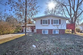1321 W Rock Springs Rd, Decatur, IL 62521