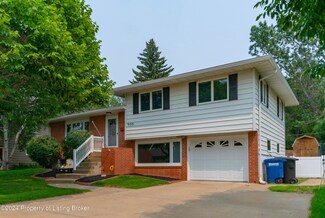 900 7th Ave W, Dickinson, ND 58601