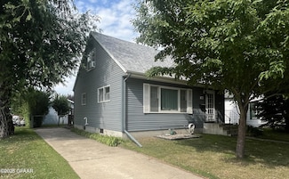 2204 7th Ave N, Grand Forks, ND 58203