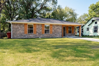 714 E 12th St, Bonham, TX 75418