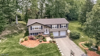 7 Knight Rd, Wayne, NJ 07470