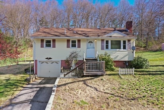 11 Newport Dr, Westford, MA 01886