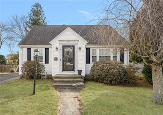 123 Crown Ave, Riverside, RI 02915