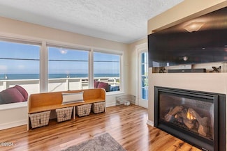 44 NE Williams Ave, Depoe Bay, OR 97341