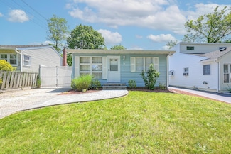 9 Dogwood Rd, Rocky Point, NY 11778