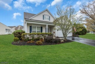 445 Crossfields Ln, Somerset, NJ 08873