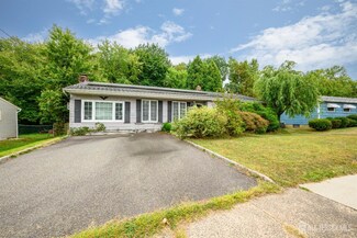 13 Brookside Rd, Edison, NJ 08817
