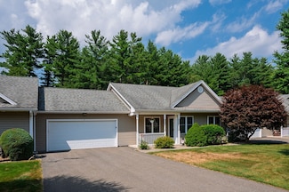 22 Pomeroy Meadow Rd Unit 21, Southampton, MA 01073