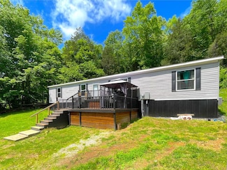 599 New Hope Rd, Celina, TN 38551