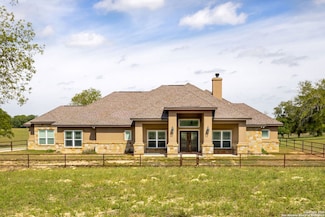 494 Flash Cir, Luling, TX 78648