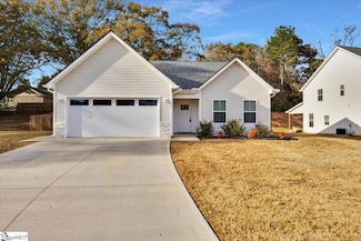 744 S Bomar Ave, Landrum, SC 29356