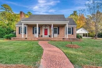 704 Barker Ten Mile Rd, Lumberton, NC 28358