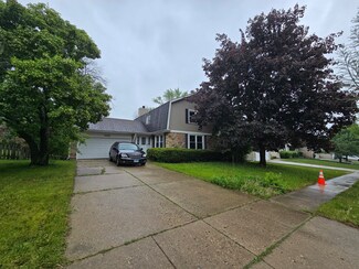 355 Crestwood Ct, Algonquin, IL 60102