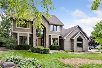 3838 Bridgewater Dr, Saint Paul, MN 55123