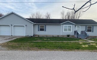 510 W Doulgas St, New Douglas, IL 62074