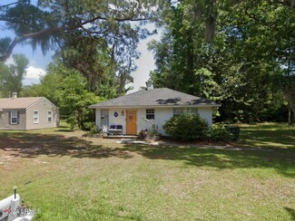 1730 Battery Park Dr, Port Royal, SC 29935