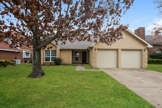 835 Collins Blvd, Cedar Hill, TX 75104