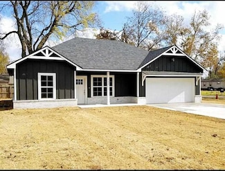 302 NE 2nd St, Perkins, OK 74059