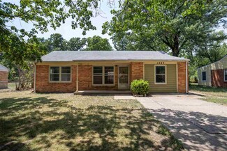 1527 Harry Rd, Manhattan, KS 66502