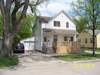 414 3rd Ave S, Grand Forks, ND 58201