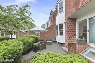 56 Sherwood Place Unit 8, Greenwich, CT 06830