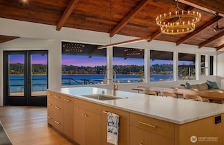 5023 Harbor Hills Dr, Freeland, WA 98249