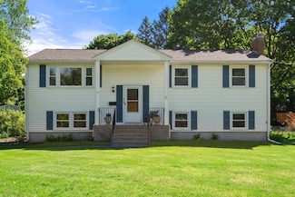 15 Harborwood Dr, Franklin, MA 02038