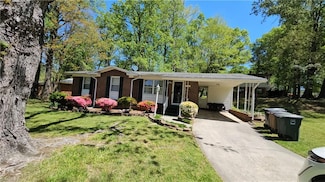 2100 Bywood Rd, Greensboro, NC 27405
