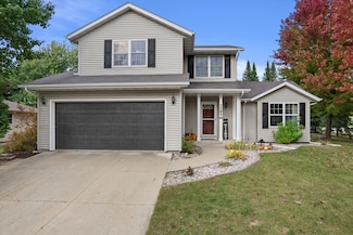 2606 Park Forest Dr, West Bend, WI 53090