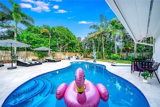 1574 NE 38th St, Oakland Park, FL 33334