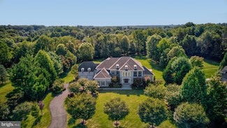 857 Nicholas Run Dr, Great Falls, VA 22066