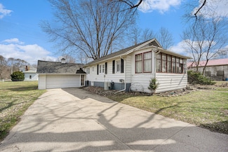 110 E Canal St, Augusta, MI 49012