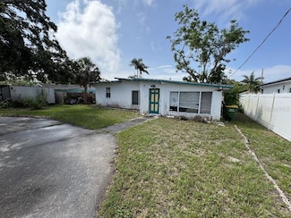 2524 Novus St, Sarasota, FL 34237