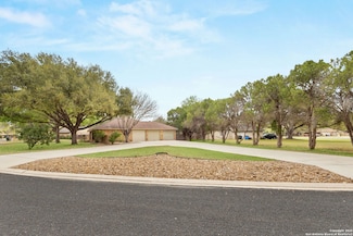 1633 Willow Ln, Seguin, TX 78155
