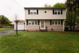 30 Maple St, Warren, RI 02885