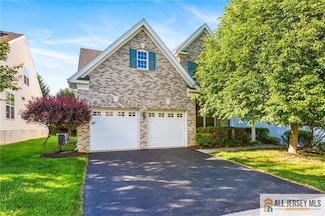 43 Edgemere Dr, Kendall Park, NJ 08824