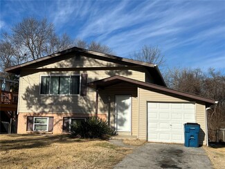 7411 Blanding Dr, Saint Louis, MO 63135