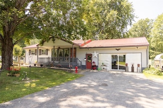 2494 Mahan Denman Rd NW, Bristolville, OH 44402