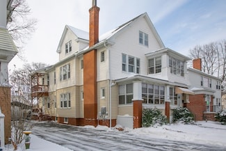 194-196 W Franklin St, Holyoke, MA 01040