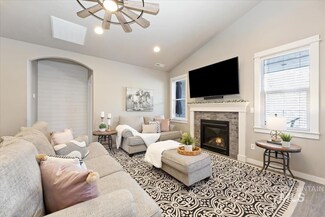 10496 W Daylily Ct, Star, ID 83669
