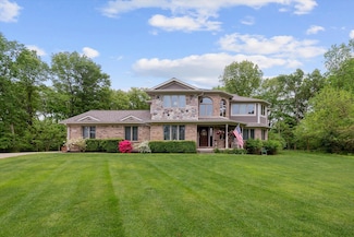 3172 Shadow Brook Ln, Pinckney, MI 48169