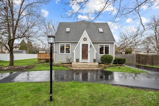 828 W Hillside St, Palatine, IL 60067