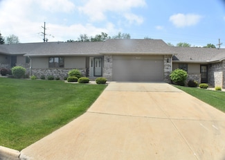 1925 W Mesa Dr, Freeport, IL 61032