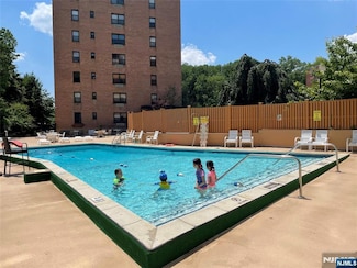 2348 Linwood Ave Unit 7M, Fort Lee, NJ 07024