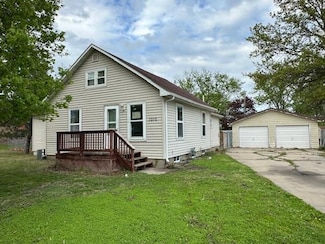 1010 N 17th St, Chariton, IA 50049