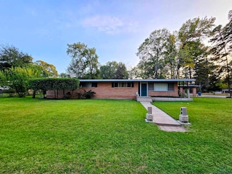 3200 Indian Springs Dr, Marshall, TX 75672