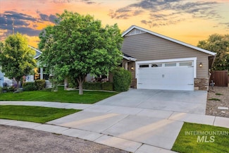 102 S Streamleaf Ave, Star, ID 83669